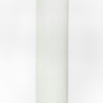 Foto de um utensílio de vidro com graduações marcadas. Ele é comprido, cilíndrico e incolor.
