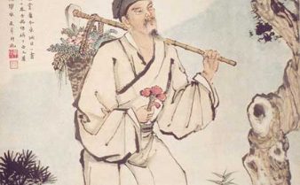 Ilustração colorida do farmacologista chinês Li Shin Chen caminhando em uma paisagem com árvores e plantas. Ele usa túnica, uma touca na cabeça e carrega uma cesta em suas costas com diversas ervas e flores.