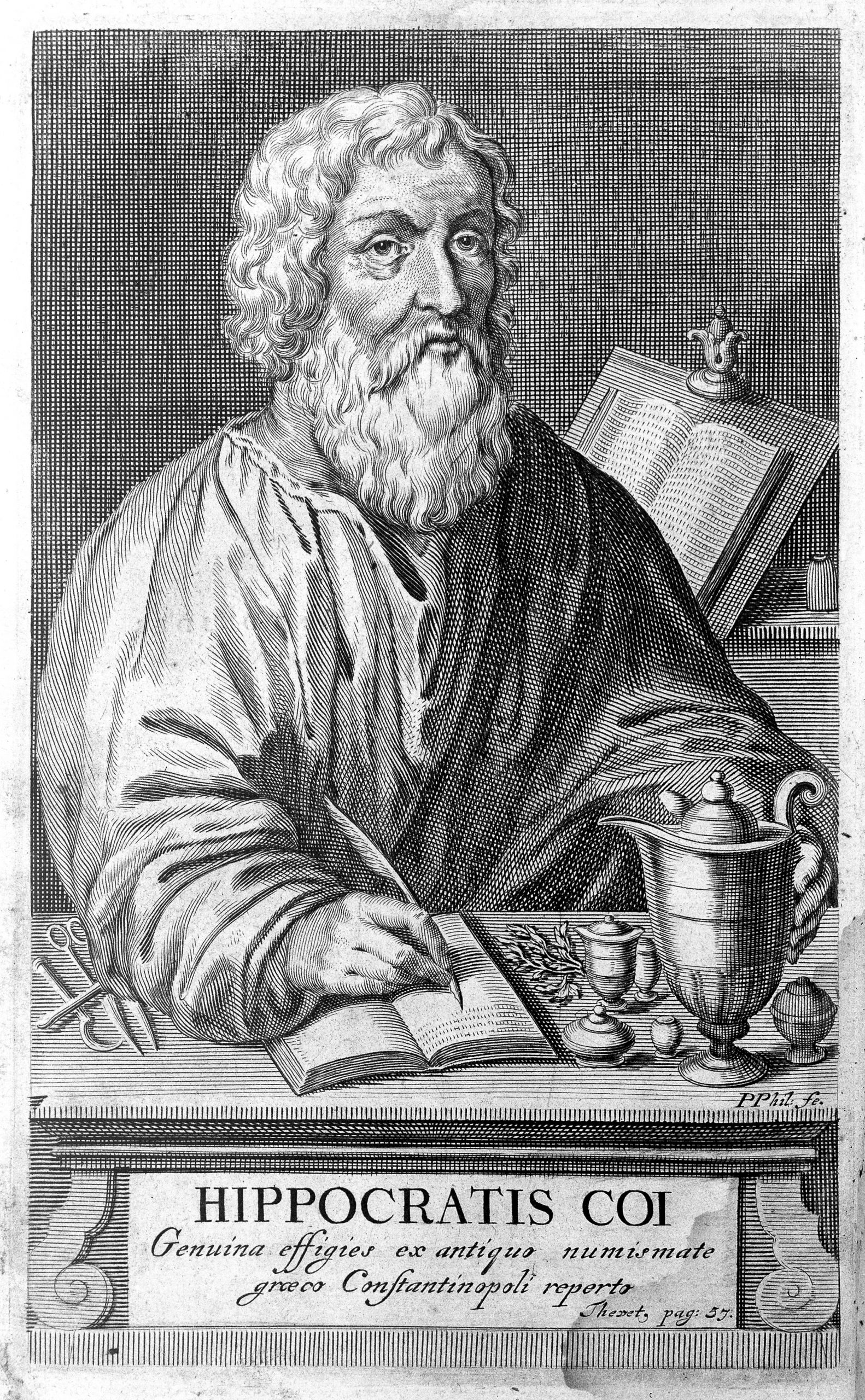 Pintura em preto e branco do filósofo Hipócrates. Ele tem barba e cabelos grandes, usa uma túnica e escreve em um caderno que está na mesa à sua frente.