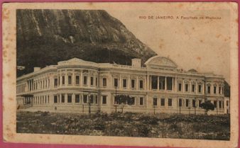 Digitalização de cartão postal antigo do Rio de Janeiro com foto da Faculdade de Medicina.