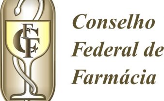 Logotipo do Conselho Federal de Farmácia, com o título, por extenso, do lado esquerdo, e a url www.cff.org.br na sequência.
